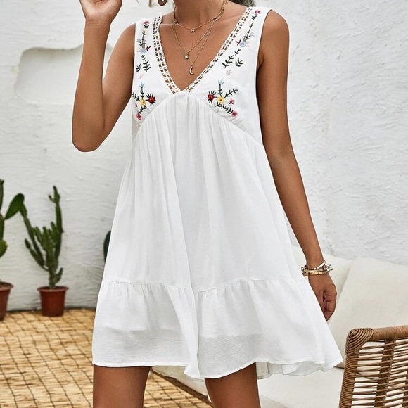 White flowy embroidered dress - Picture 3 of 4
